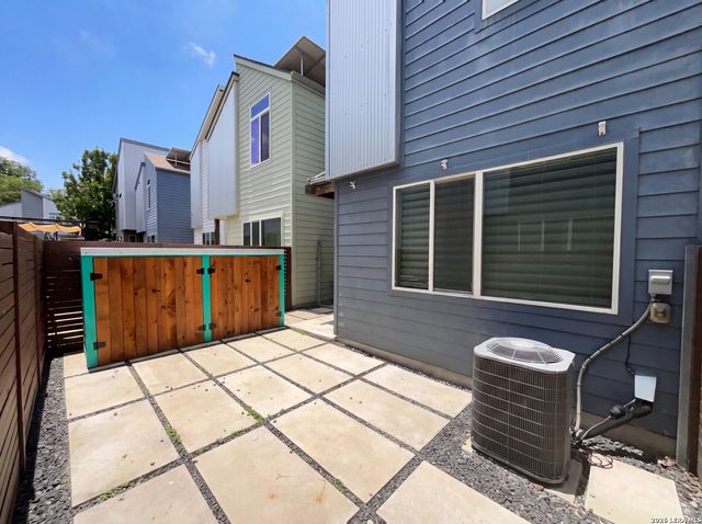 330 Clay St Unit 8, San Antonio, TX 78204