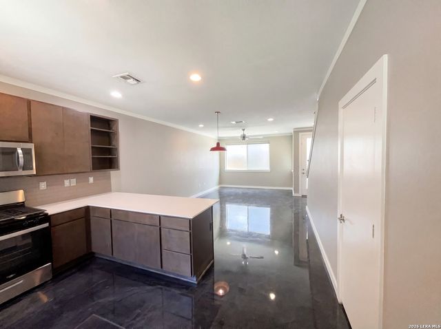 330 Clay St Unit 8, San Antonio, TX 78204