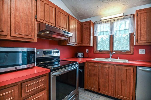 68 Airport Drive, York, ME 03909