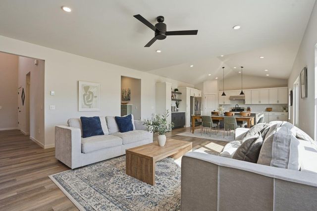 1543 N Thompson Road, Sun Prairie, WI 53590