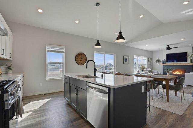 1543 N Thompson Road, Sun Prairie, WI 53590