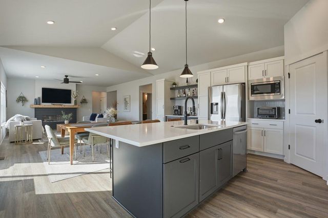 1543 N Thompson Road, Sun Prairie, WI 53590