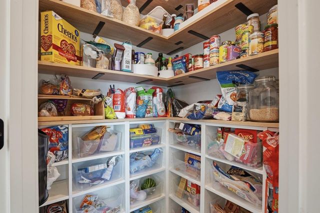 1543 N Thompson Road, Sun Prairie, WI 53590