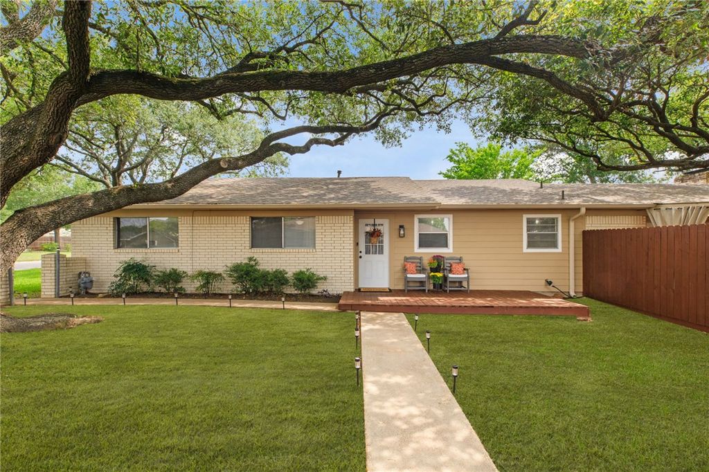 3902 Stillmeadow Drive, Bryan, TX 77802 — exterior