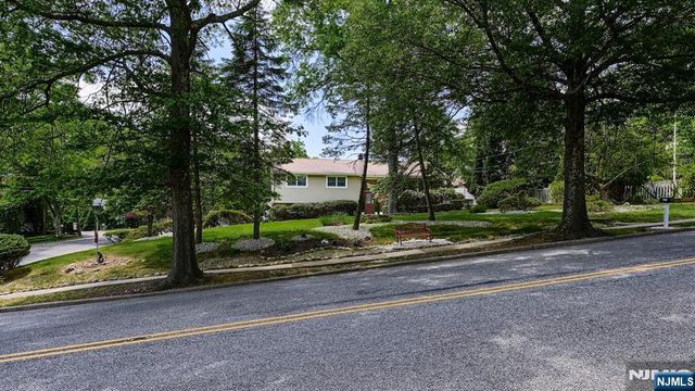 277 French Hill Road, Wayne, NJ 07470