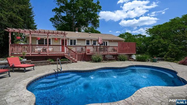 277 French Hill Road, Wayne, NJ 07470