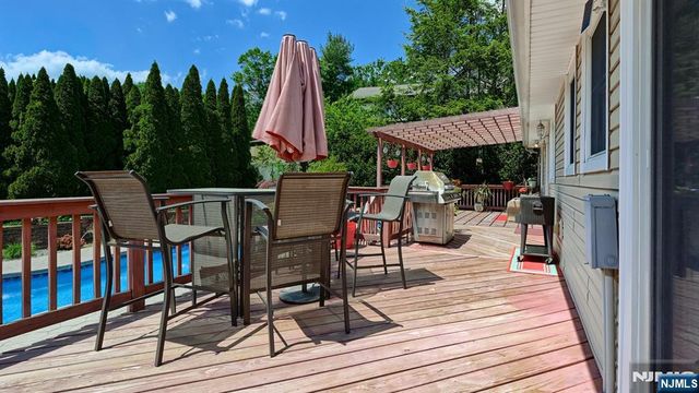 277 French Hill Road, Wayne, NJ 07470