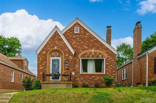 6633 Tholozan Avenue, St Louis, MO 63109