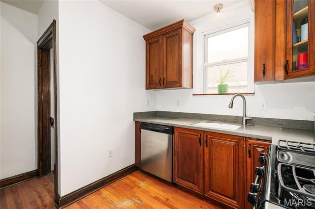 6633 Tholozan Avenue, St Louis, MO 63109