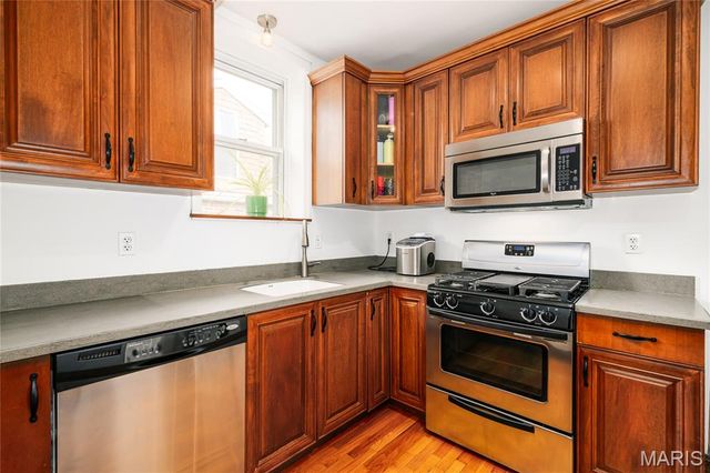 6633 Tholozan Avenue, St Louis, MO 63109