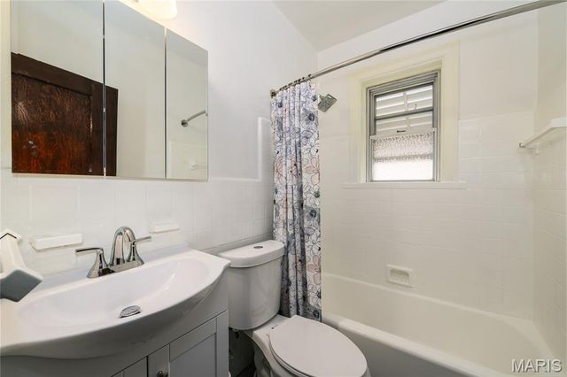 6633 Tholozan Avenue, St Louis, MO 63109