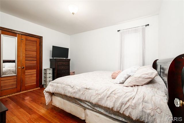 6633 Tholozan Avenue, St Louis, MO 63109