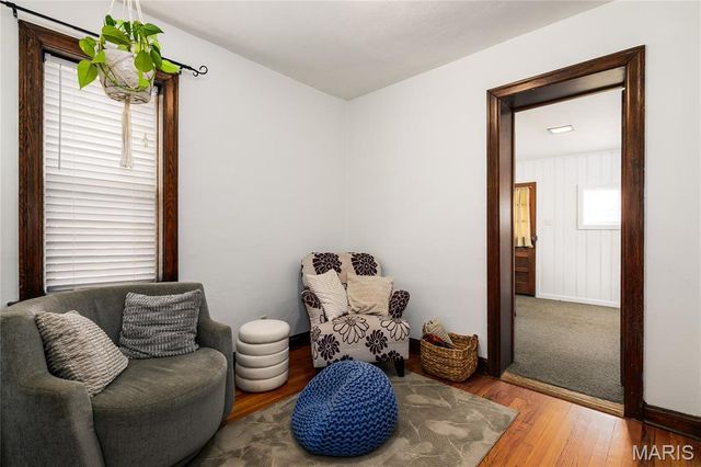 6633 Tholozan Avenue, St Louis, MO 63109
