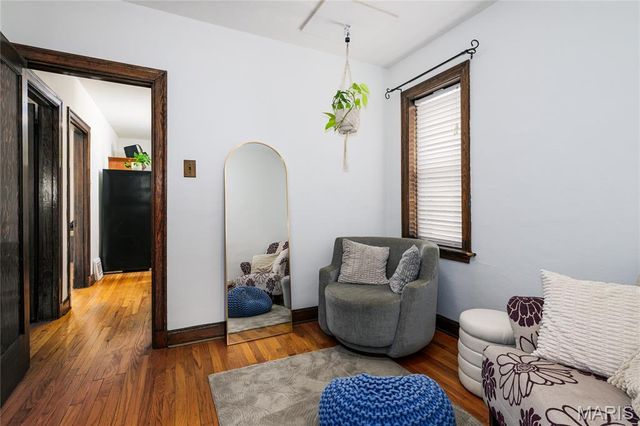 6633 Tholozan Avenue, St Louis, MO 63109
