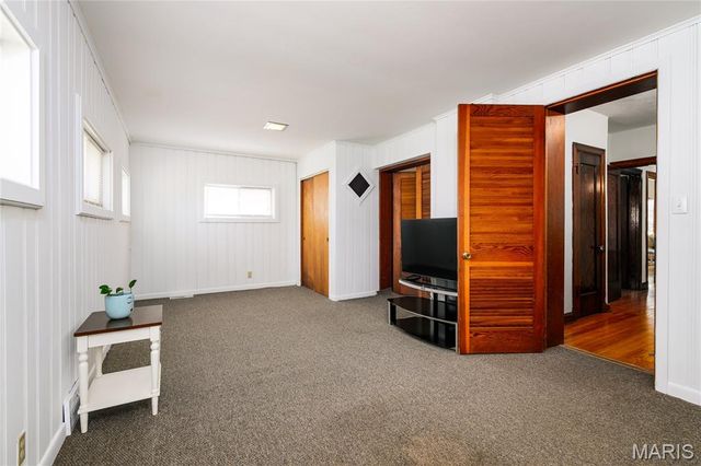 6633 Tholozan Avenue, St Louis, MO 63109