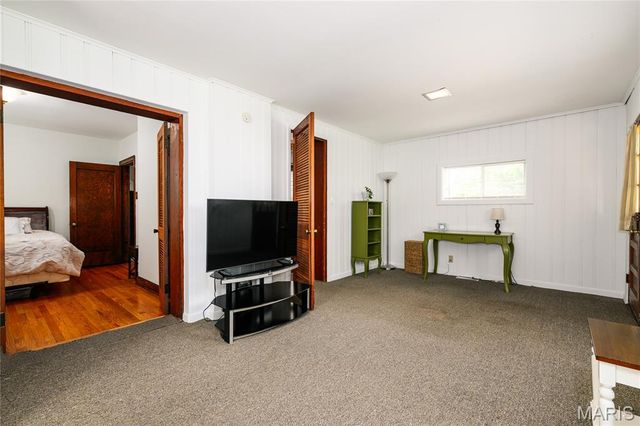 6633 Tholozan Avenue, St Louis, MO 63109