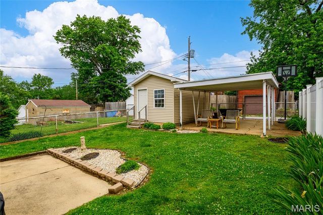 6633 Tholozan Avenue, St Louis, MO 63109
