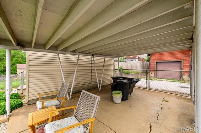 6633 Tholozan Avenue, St Louis, MO 63109