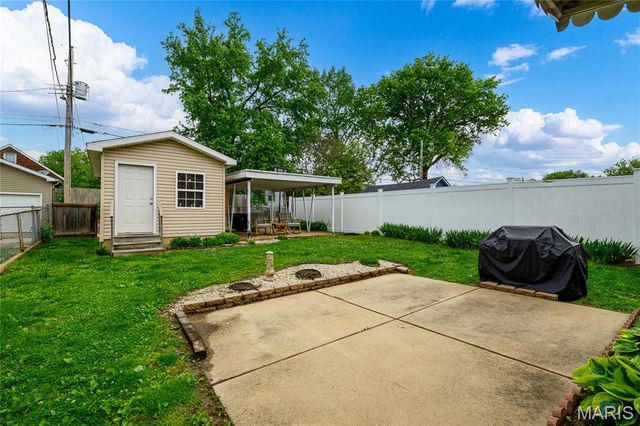 6633 Tholozan Avenue, St Louis, MO 63109