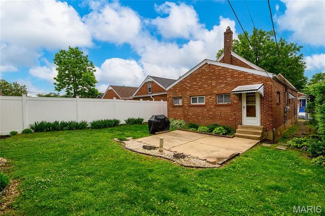 6633 Tholozan Avenue, St Louis, MO 63109