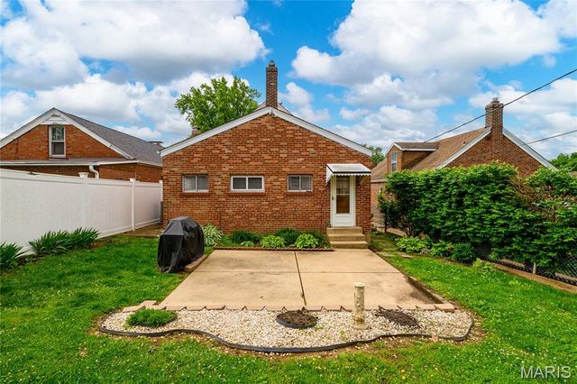 6633 Tholozan Avenue, St Louis, MO 63109