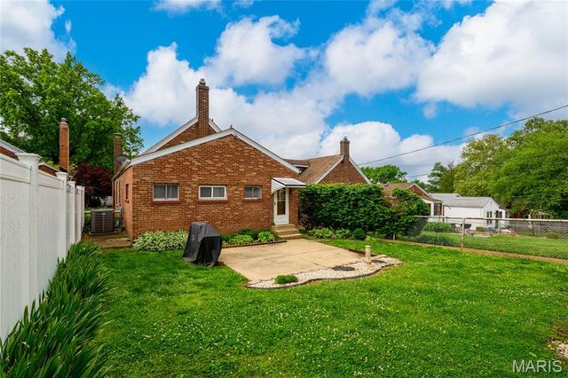 6633 Tholozan Avenue, St Louis, MO 63109