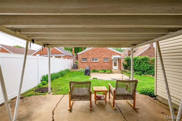 6633 Tholozan Avenue, St Louis, MO 63109