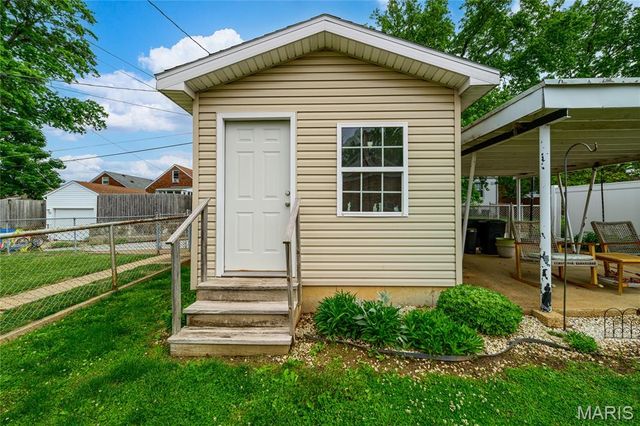 6633 Tholozan Avenue, St Louis, MO 63109