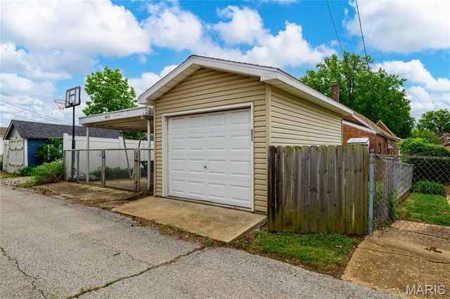 6633 Tholozan Avenue, St Louis, MO 63109
