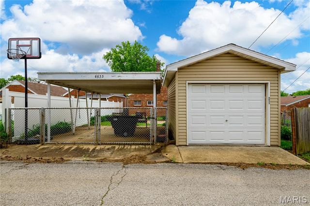 6633 Tholozan Avenue, St Louis, MO 63109