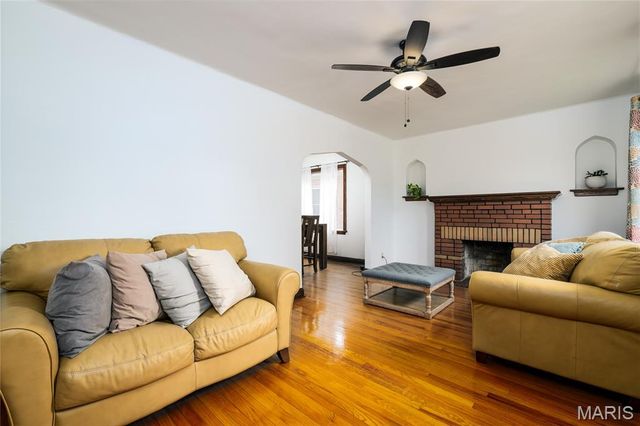 6633 Tholozan Avenue, St Louis, MO 63109