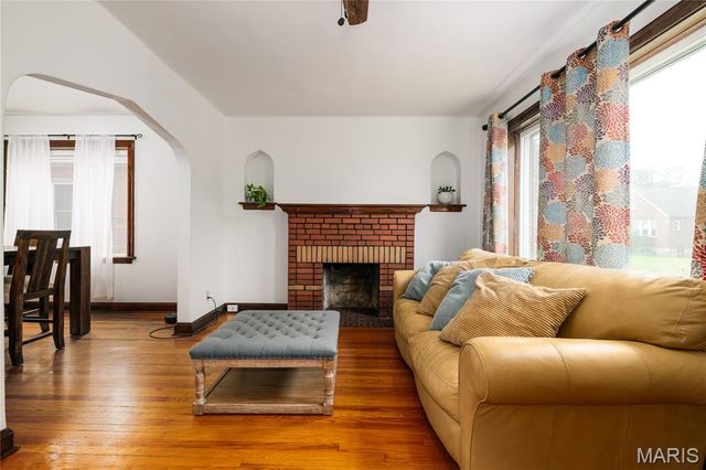 6633 Tholozan Avenue, St Louis, MO 63109