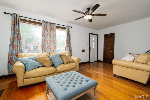 6633 Tholozan Avenue, St Louis, MO 63109