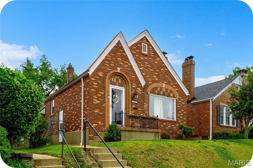 6633 Tholozan Avenue, St Louis, MO 63109