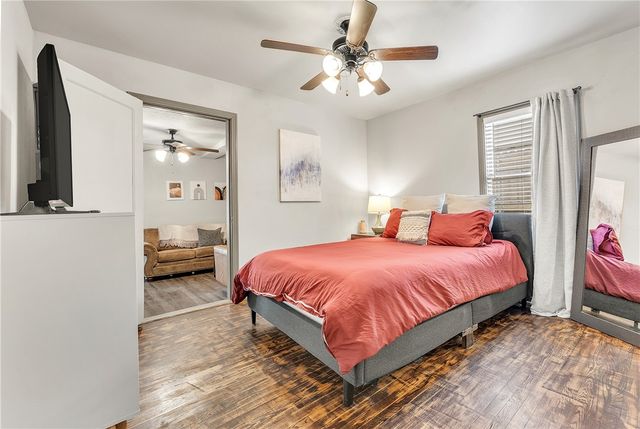 102 Moss Street, College Station, TX 77840