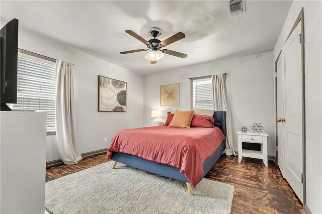 102 Moss Street, College Station, TX 77840