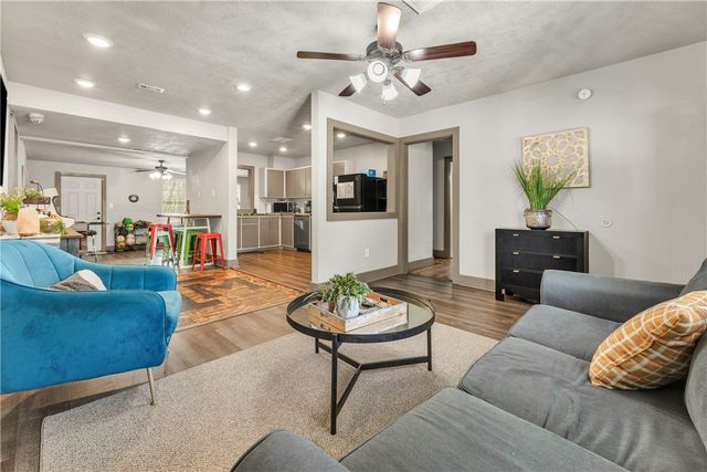 102 Moss Street, College Station, TX 77840