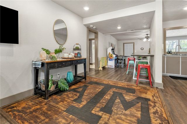 102 Moss Street, College Station, TX 77840