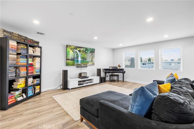 16557 Vine Terrace, Van Nuys, CA 91406
