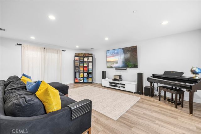 16557 Vine Terrace, Van Nuys, CA 91406