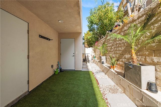 16557 Vine Terrace, Van Nuys, CA 91406
