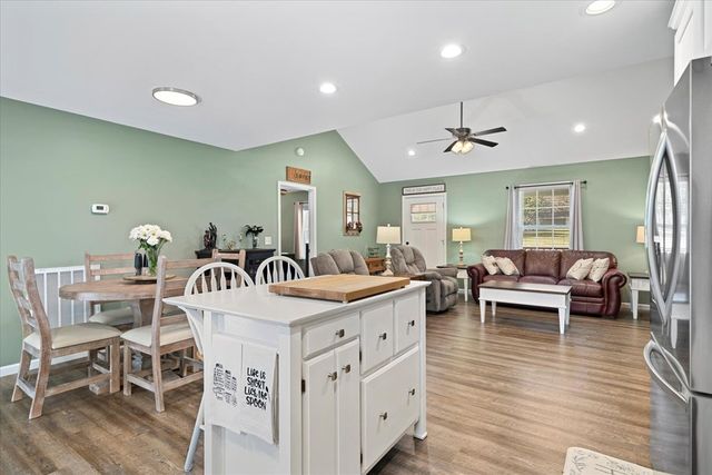 250 Old Babb Rd, Rocky Face, GA 30740