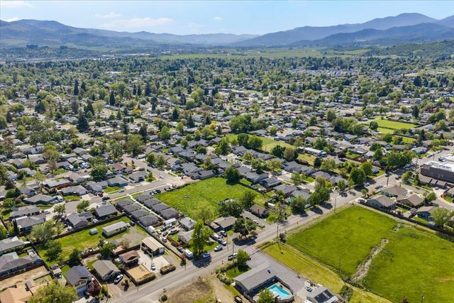 849 Cherry Street, Medford, OR 97501
