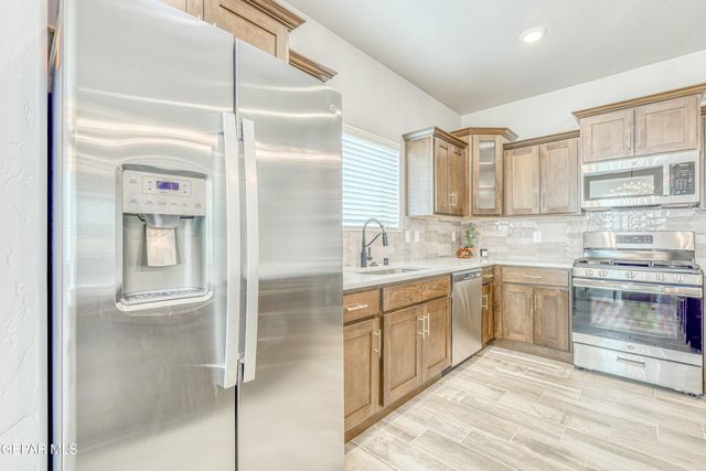 6056 TIN HILL Street, Santa Teresa, NM 88008