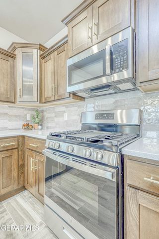 6056 TIN HILL Street, Santa Teresa, NM 88008