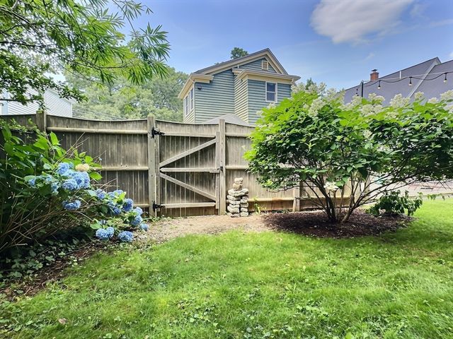 28 Cherry St, Plymouth, MA 02360