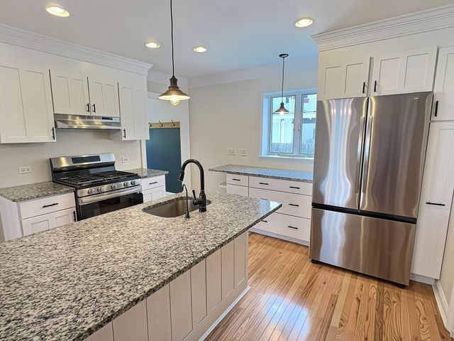 28 Cherry St, Plymouth, MA 02360