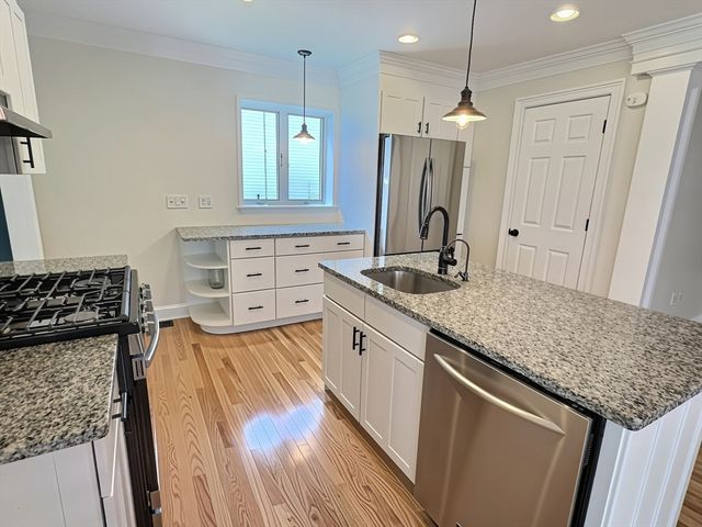 28 Cherry St, Plymouth, MA 02360