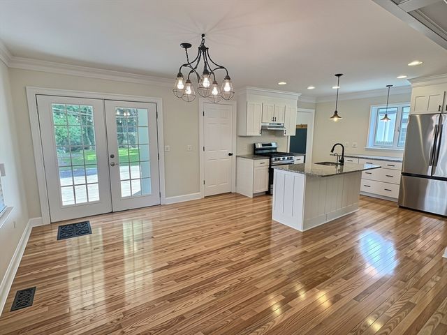 28 Cherry St, Plymouth, MA 02360