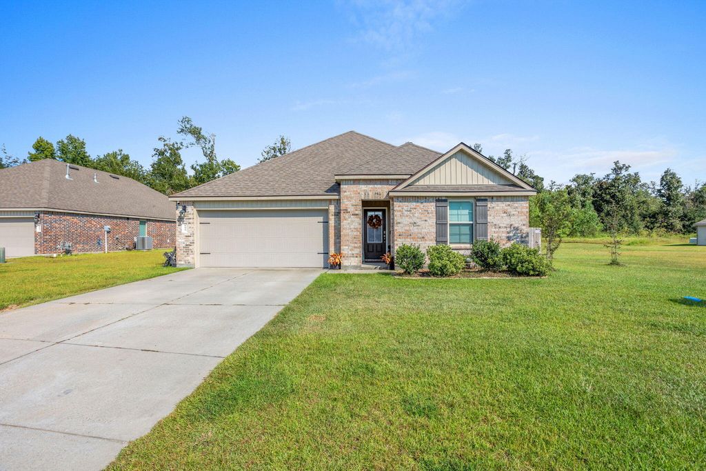 800 Hummingbird Cove, Lake Charles, LA 70611